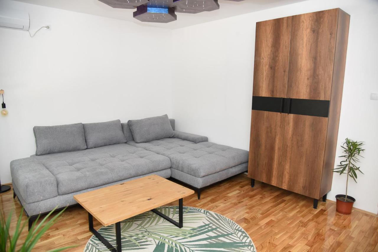 Garden Apartment - Oaza U Centru Grada Novi Sad Extérieur photo